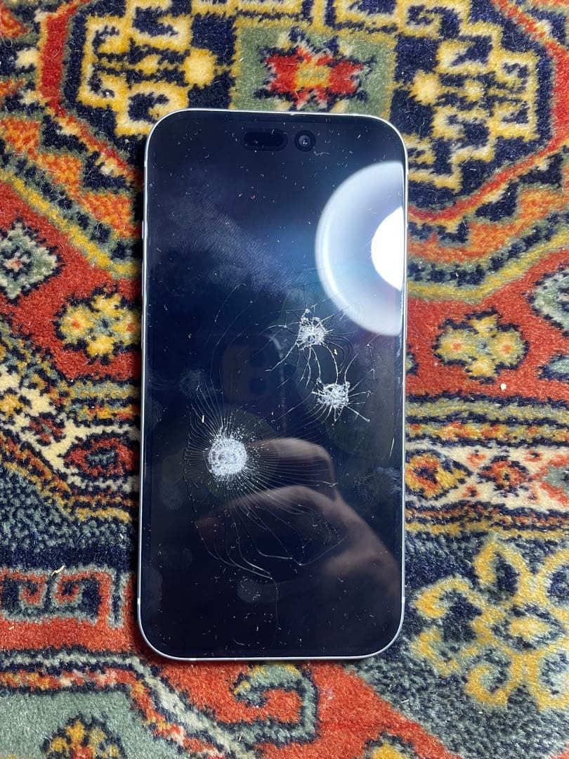 iPhone 15（ジャンク）画面割れ・SIMスロットなし