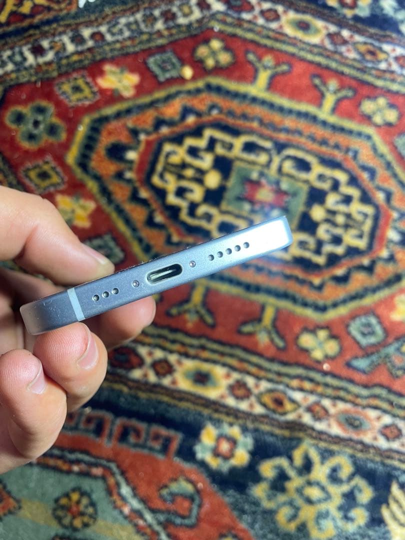 iPhone 15（ジャンク）画面割れ・SIMスロットなし
