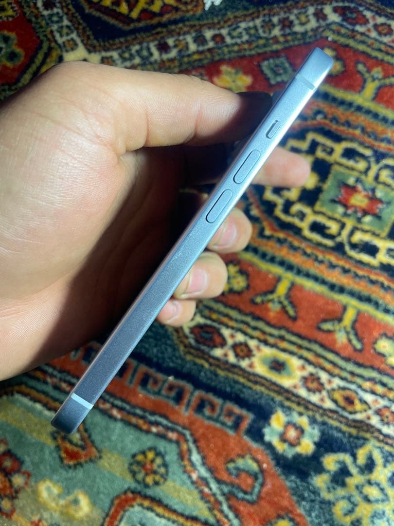 iPhone 15（ジャンク）画面割れ・SIMスロットなし