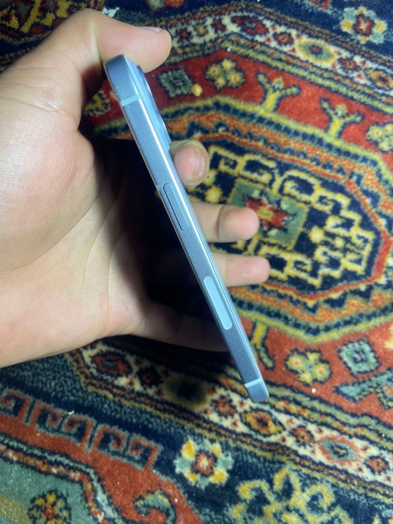 iPhone 15（ジャンク）画面割れ・SIMスロットなし