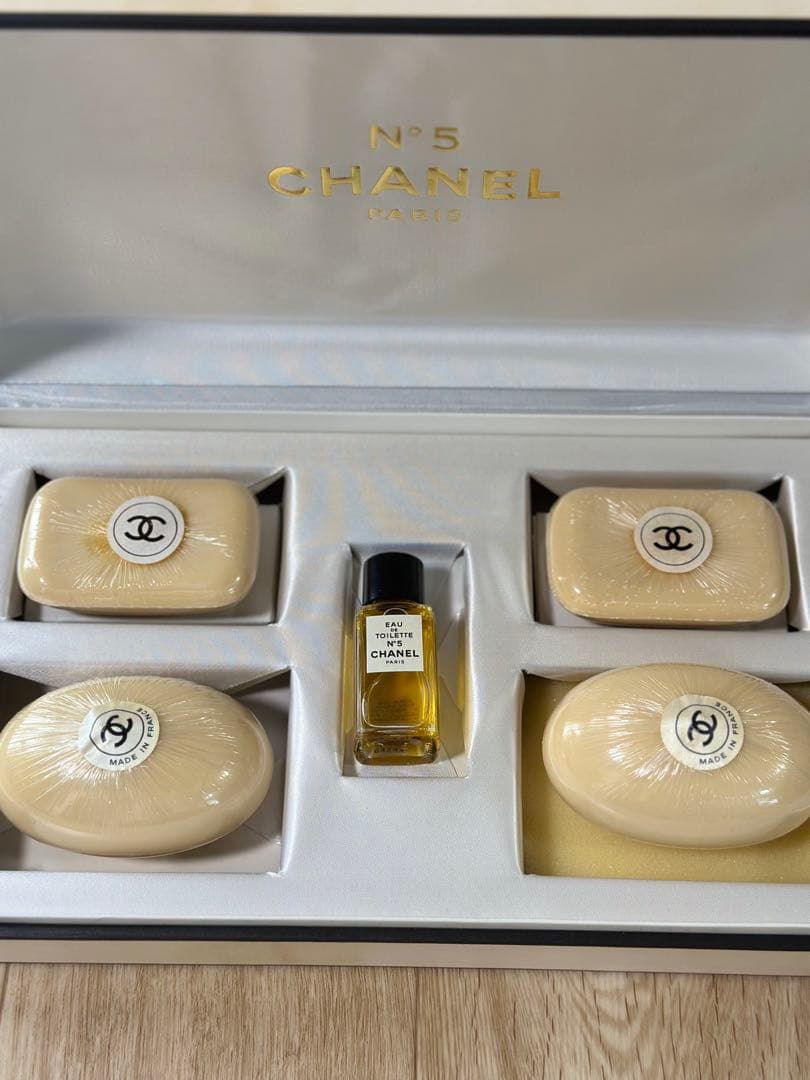 一点限り　新品CHANEL N°5 石鹸、香水セット　箱付き　石鹸　オードトワレ