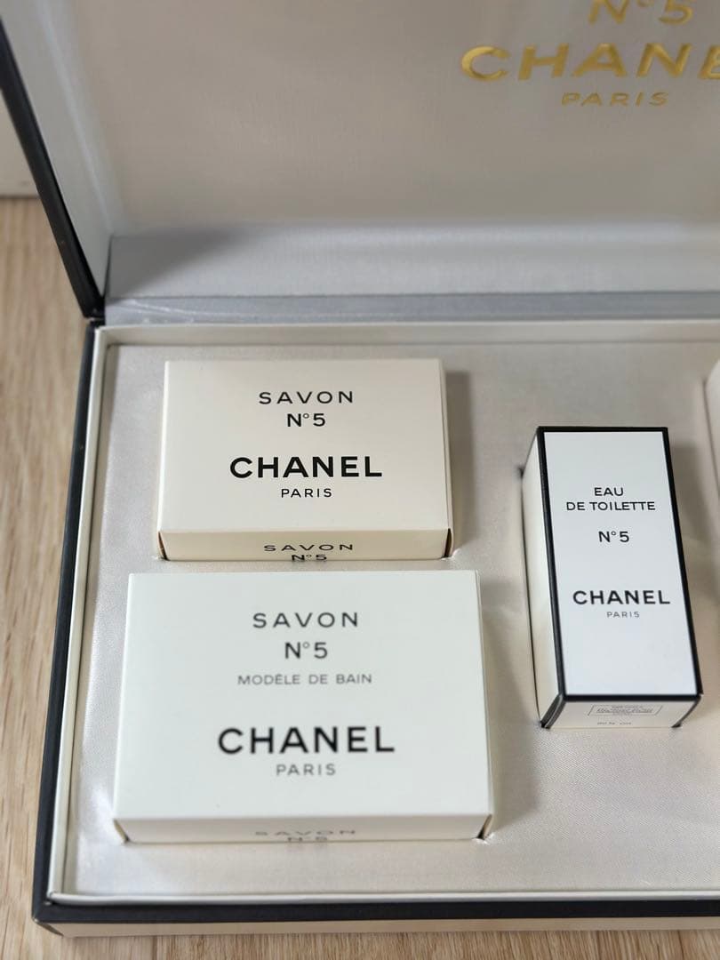 一点限り　新品CHANEL N°5 石鹸、香水セット　箱付き　石鹸　オードトワレ