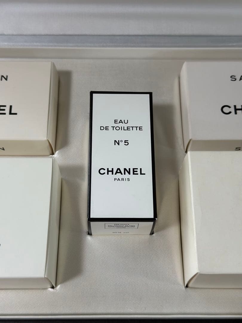 一点限り　新品CHANEL N°5 石鹸、香水セット　箱付き　石鹸　オードトワレ