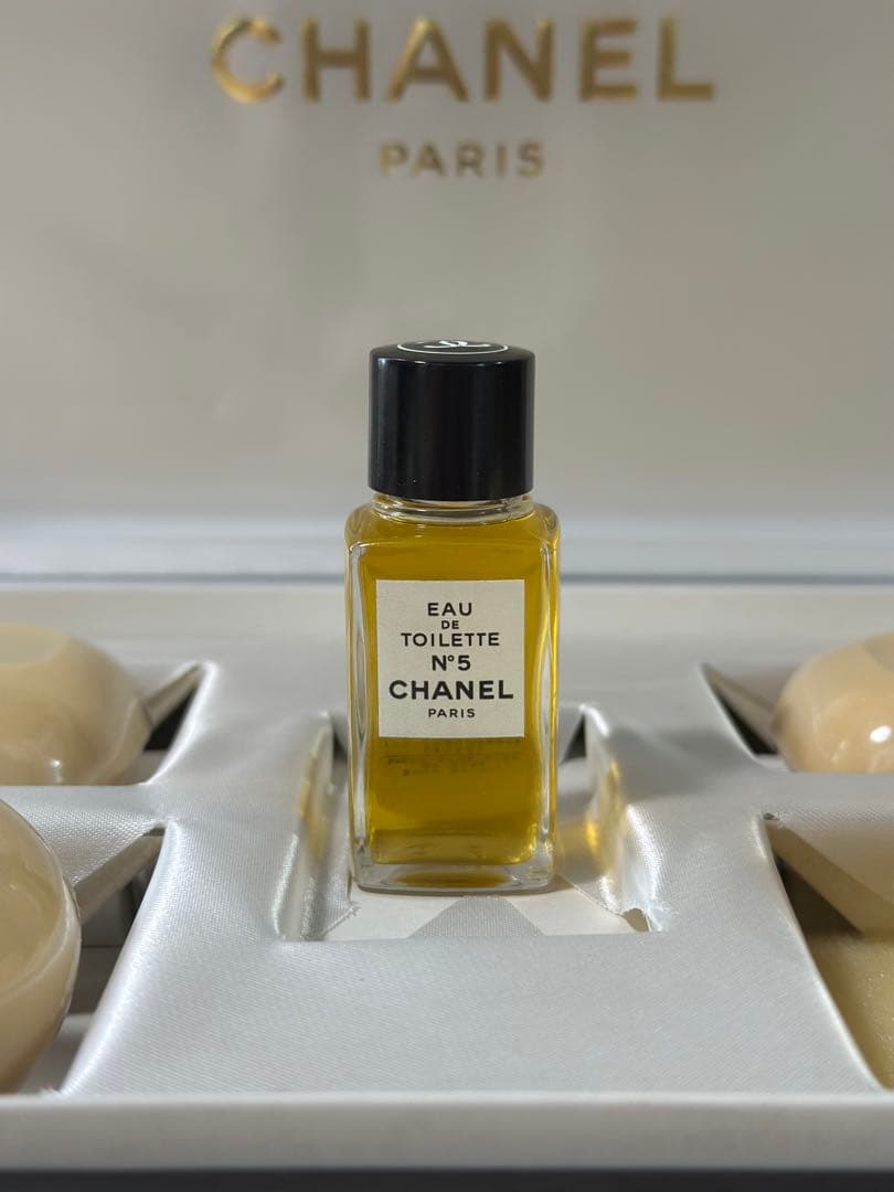 一点限り　新品CHANEL N°5 石鹸、香水セット　箱付き　石鹸　オードトワレ
