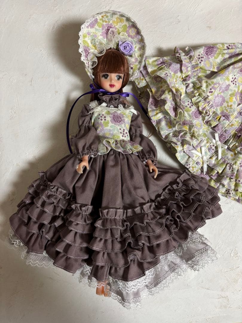 ジェニーフレンドサイズ　ディーラー様　フリルドレス　作家様　リカちゃんキャッスル
