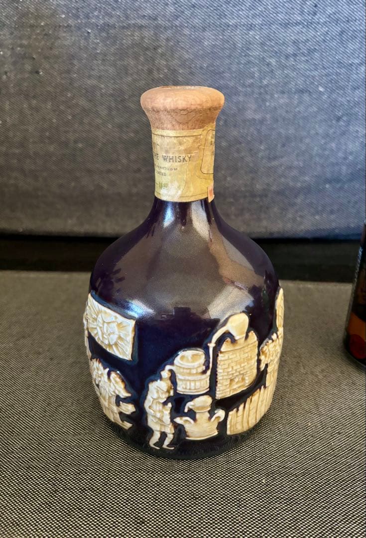 サントリー　ザ・ウイスキー　有田焼ボトル　古酒　未開封　山崎ハイボール缶付き