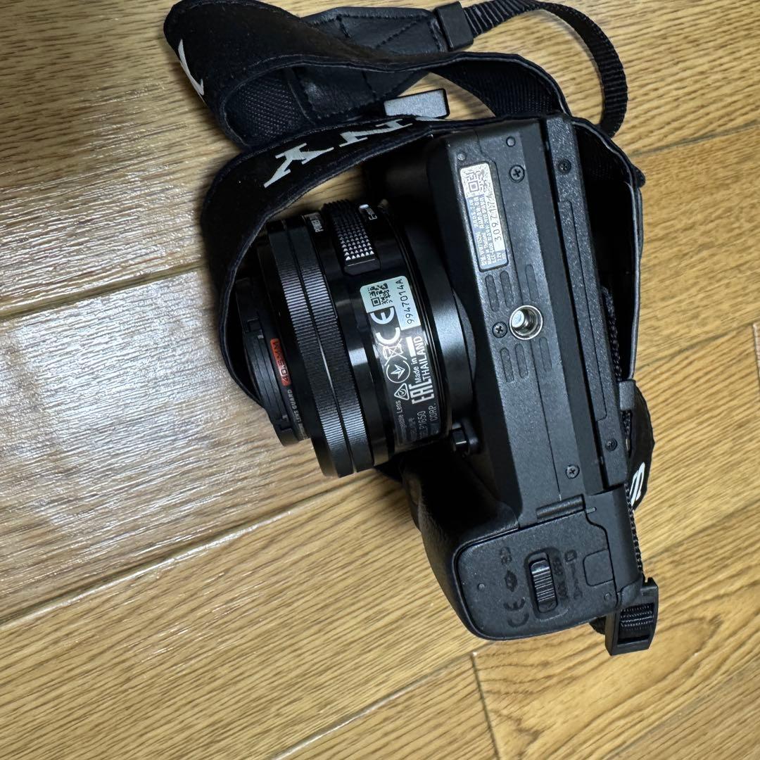 【メルカリ最安値】おまけ付き SONY a6400 一眼レフ　ミラーレスカメラ