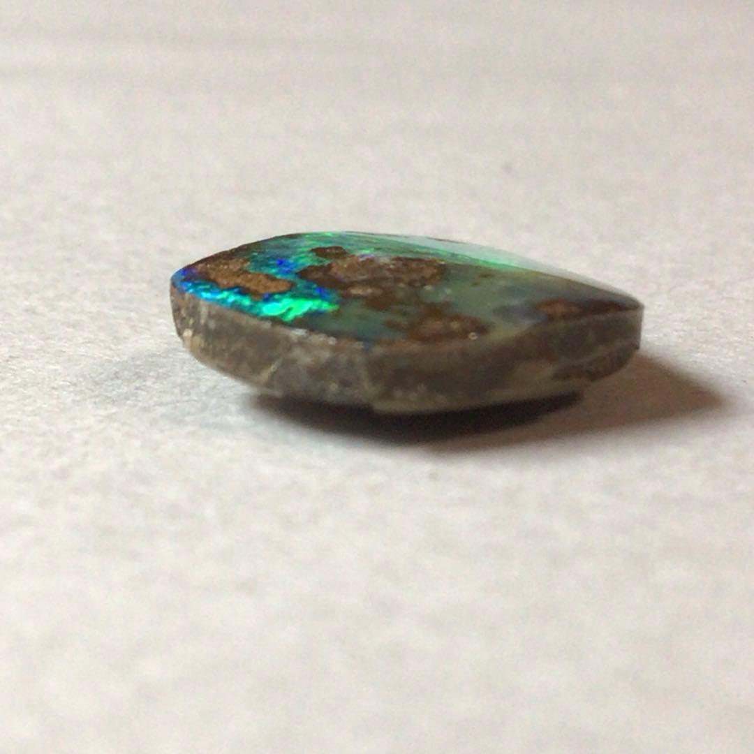 No4074 天然ボルダーオパール　8.72ct 重量1.74g 裸石　送料無料