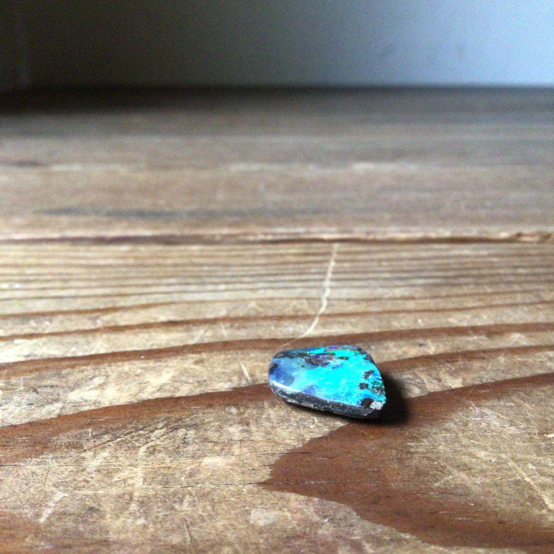 No4074 天然ボルダーオパール　8.72ct 重量1.74g 裸石　送料無料