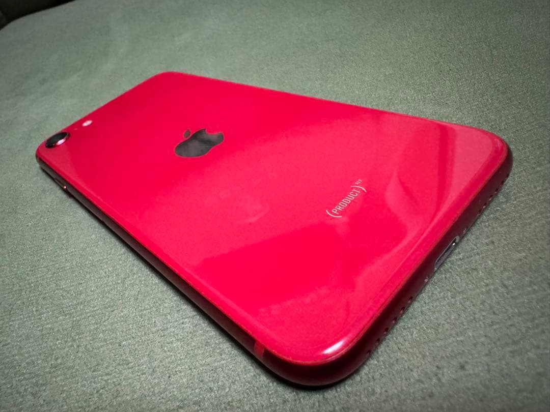 Apple iPhone SE (第2世代) 赤 ケース付き