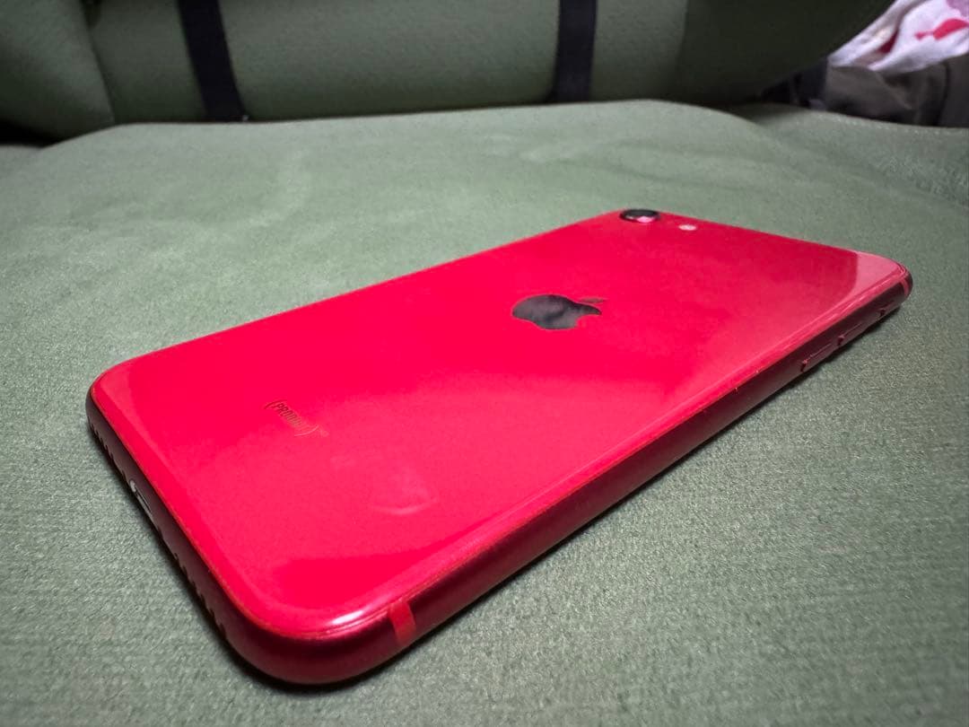 Apple iPhone SE (第2世代) 赤 ケース付き