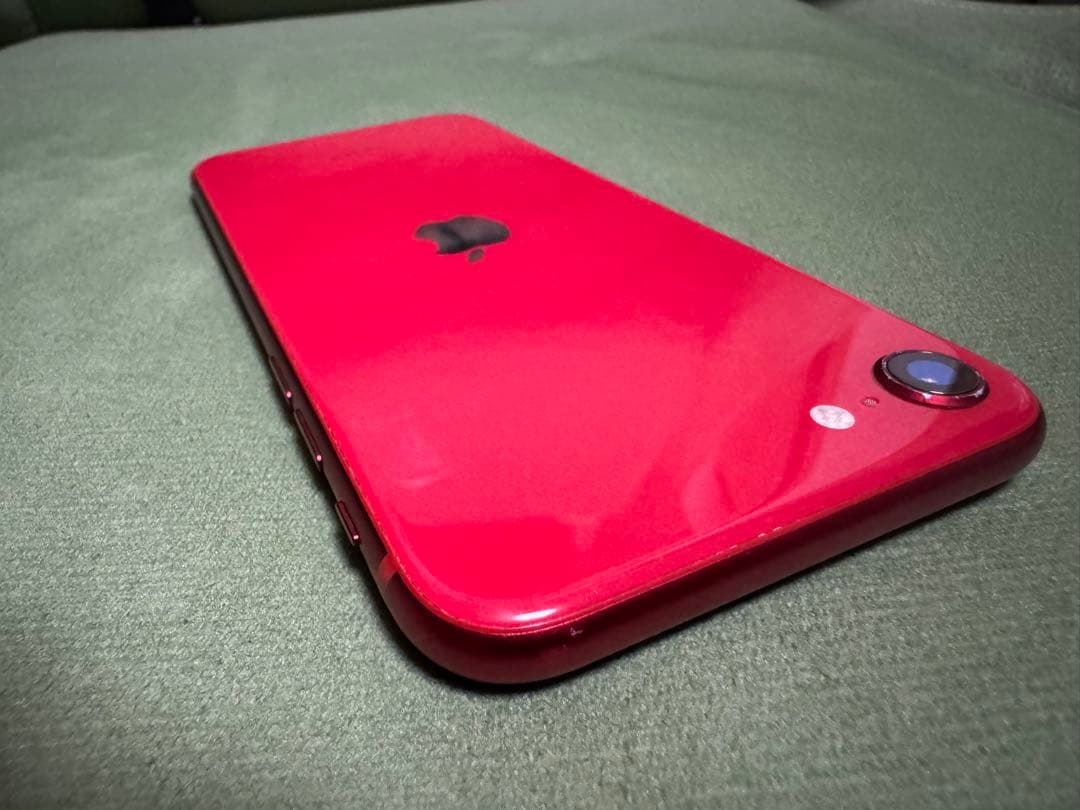 Apple iPhone SE (第2世代) 赤 ケース付き