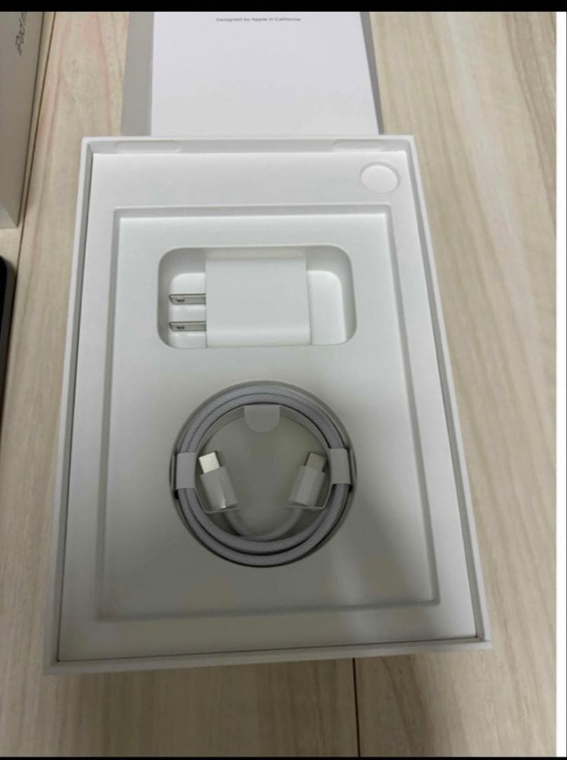 【ほぼ新品】iPad mini A17 pro 128GB スペースグレイ