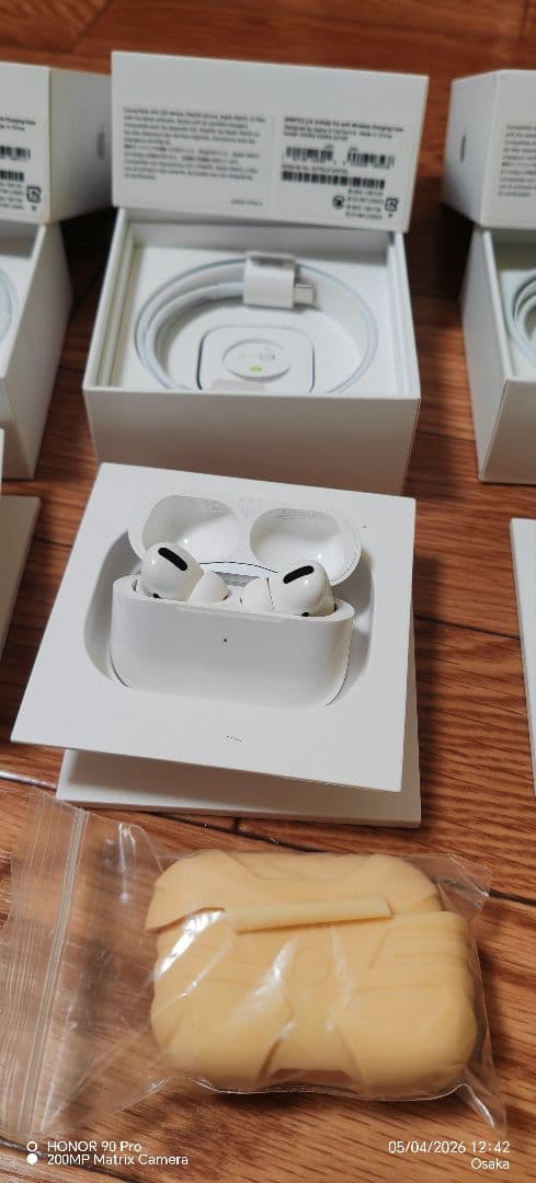 AirPodsPro1本体 2セット 充電ケーブル付きうまく機能します。