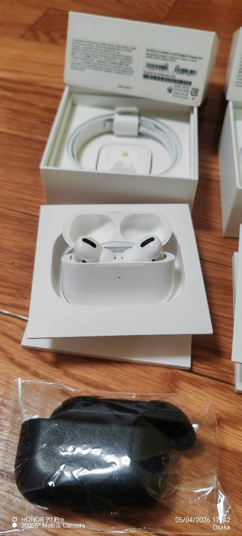 AirPodsPro1本体 2セット 充電ケーブル付きうまく機能します。
