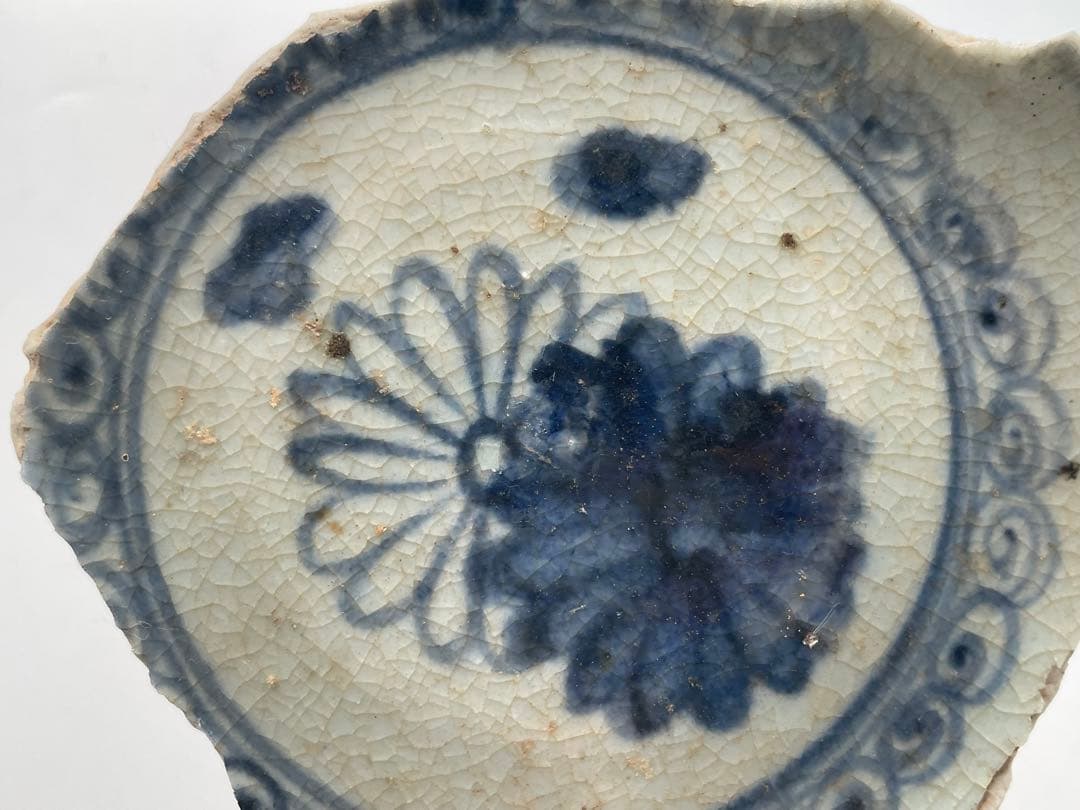 骨董　アンティーク　初期伊万里　陶片　染付　菊花文様　丸皿　残欠　発掘品　出土