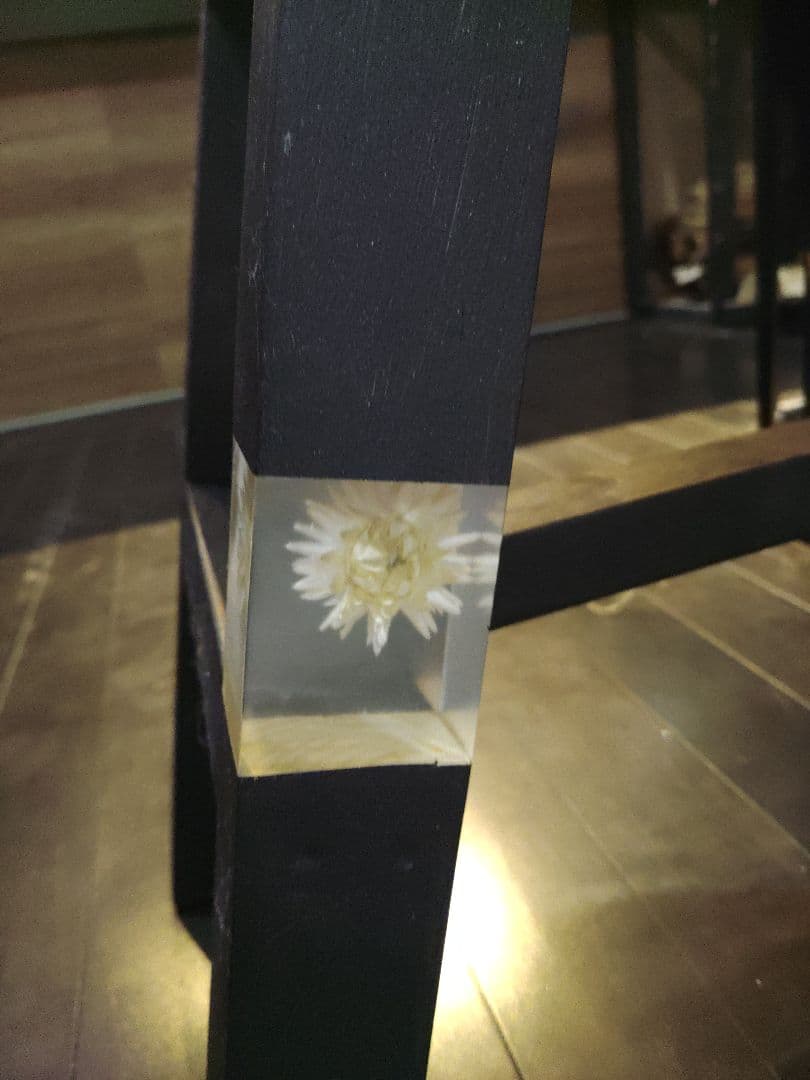 カシの木のレジンスツール　花と金箔