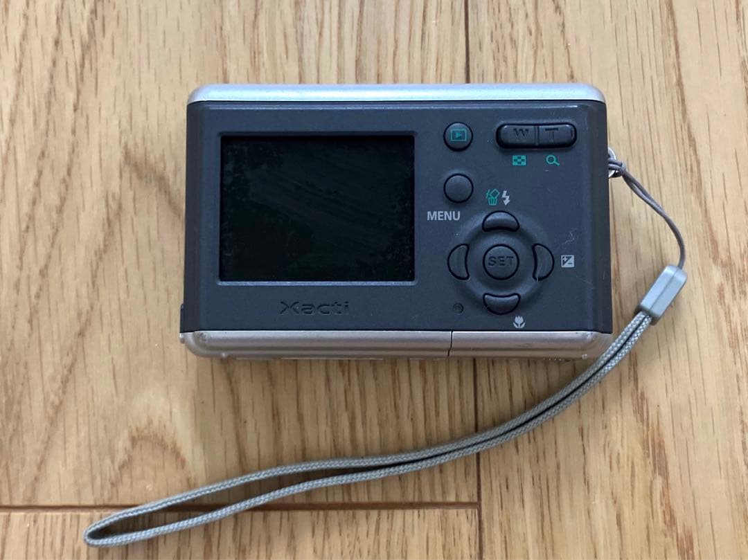 SANYO Xacti DSC-S6型　オールドデジカメ