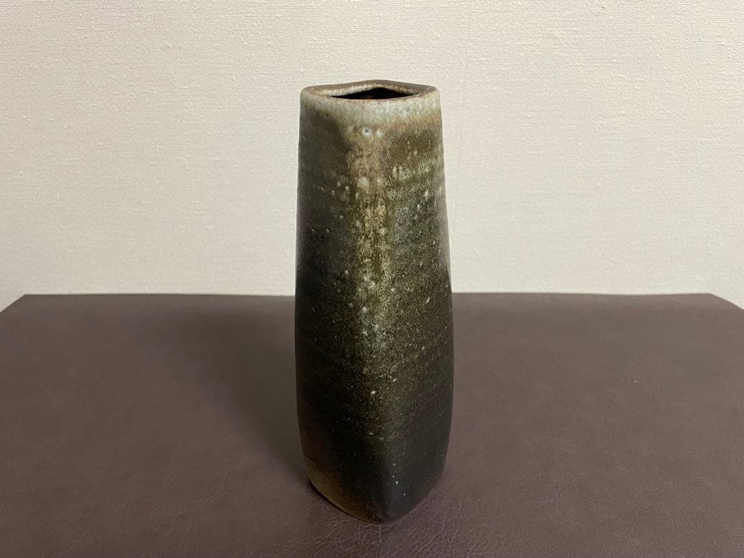 山本雄一　備前雄彩黒四方花入　共箱　共布　栞　備前焼　花生　茶道具