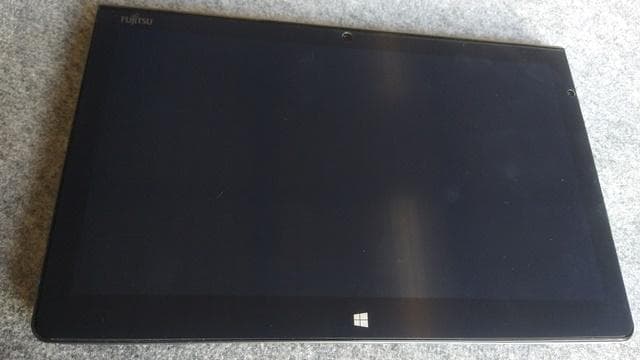 富士通　タブレットPC Arrows Tab Q704 FARWMQ2N5