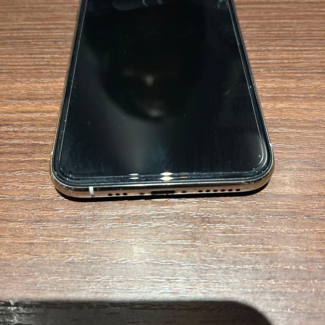 iPhone 11 Pro 64GB（カラー：シルバー／背面ホワイト）