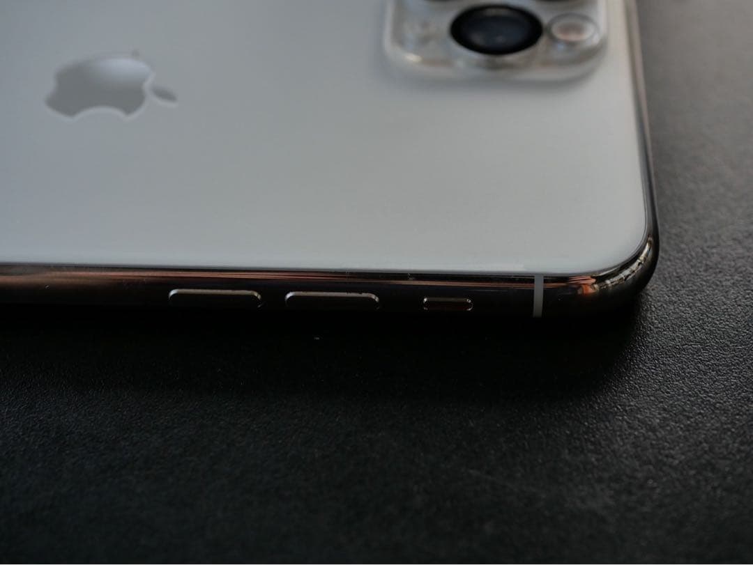 iPhone 11 Pro 64GB（カラー：シルバー／背面ホワイト）