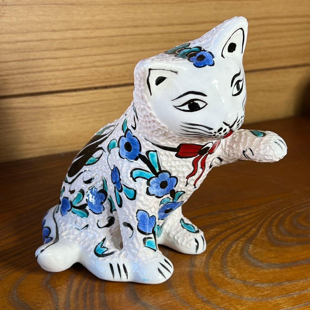 トルコ　キュタフヤ陶器　花柄招きねこ