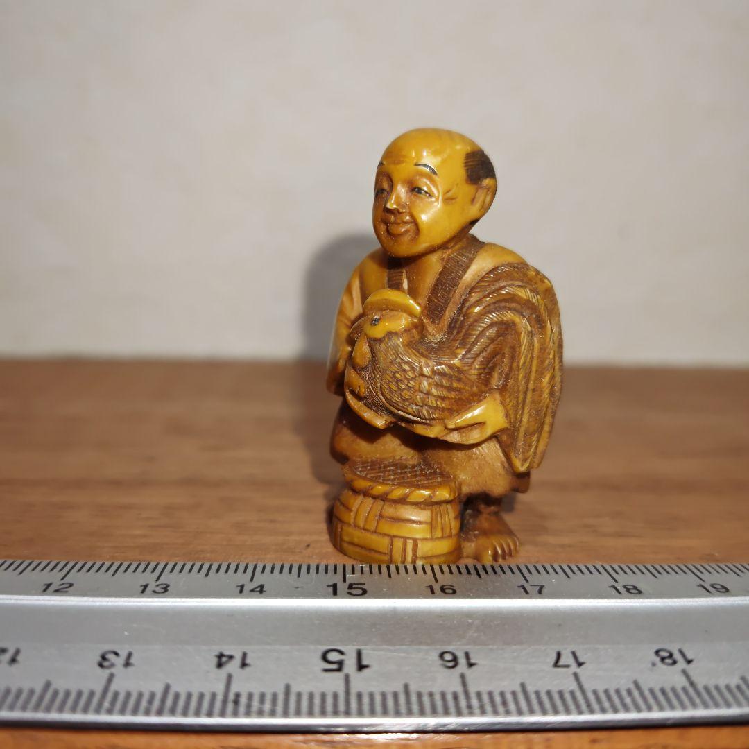 時代提物 人物根付 天然素材【翁と尾長鶏】高さ約5cm 重さ24ｇ 江戸の暮らし