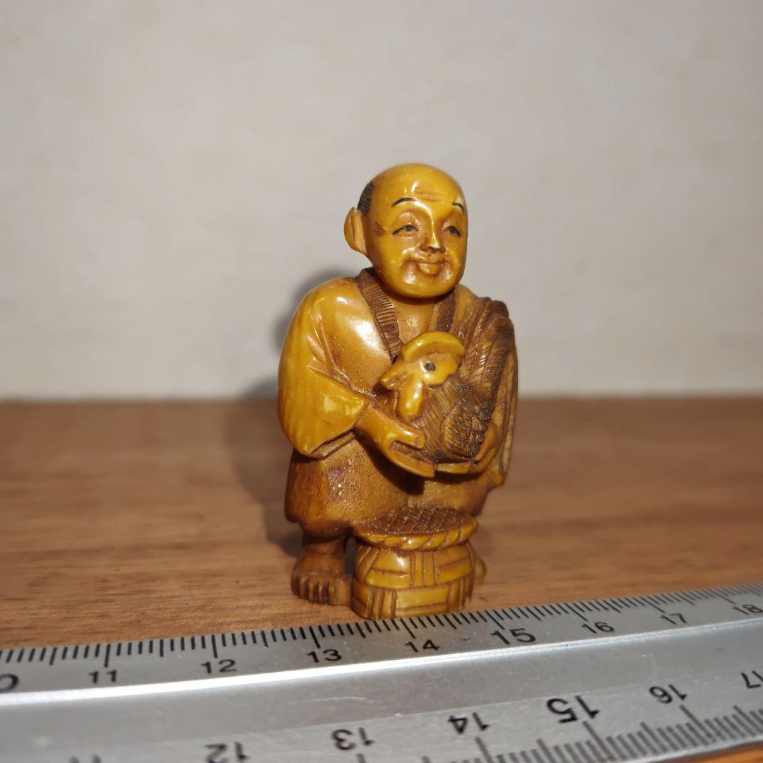時代提物 人物根付 天然素材【翁と尾長鶏】高さ約5cm 重さ24ｇ 江戸の暮らし