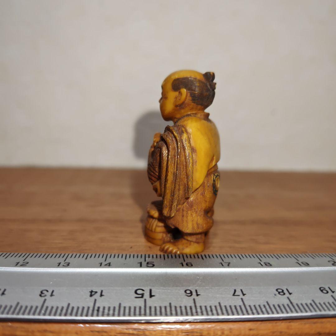 時代提物 人物根付 天然素材【翁と尾長鶏】高さ約5cm 重さ24ｇ 江戸の暮らし