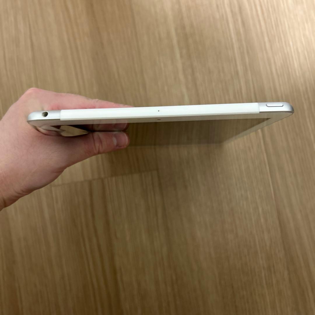 Apple iPad(第5世代)シルバー 箱付き