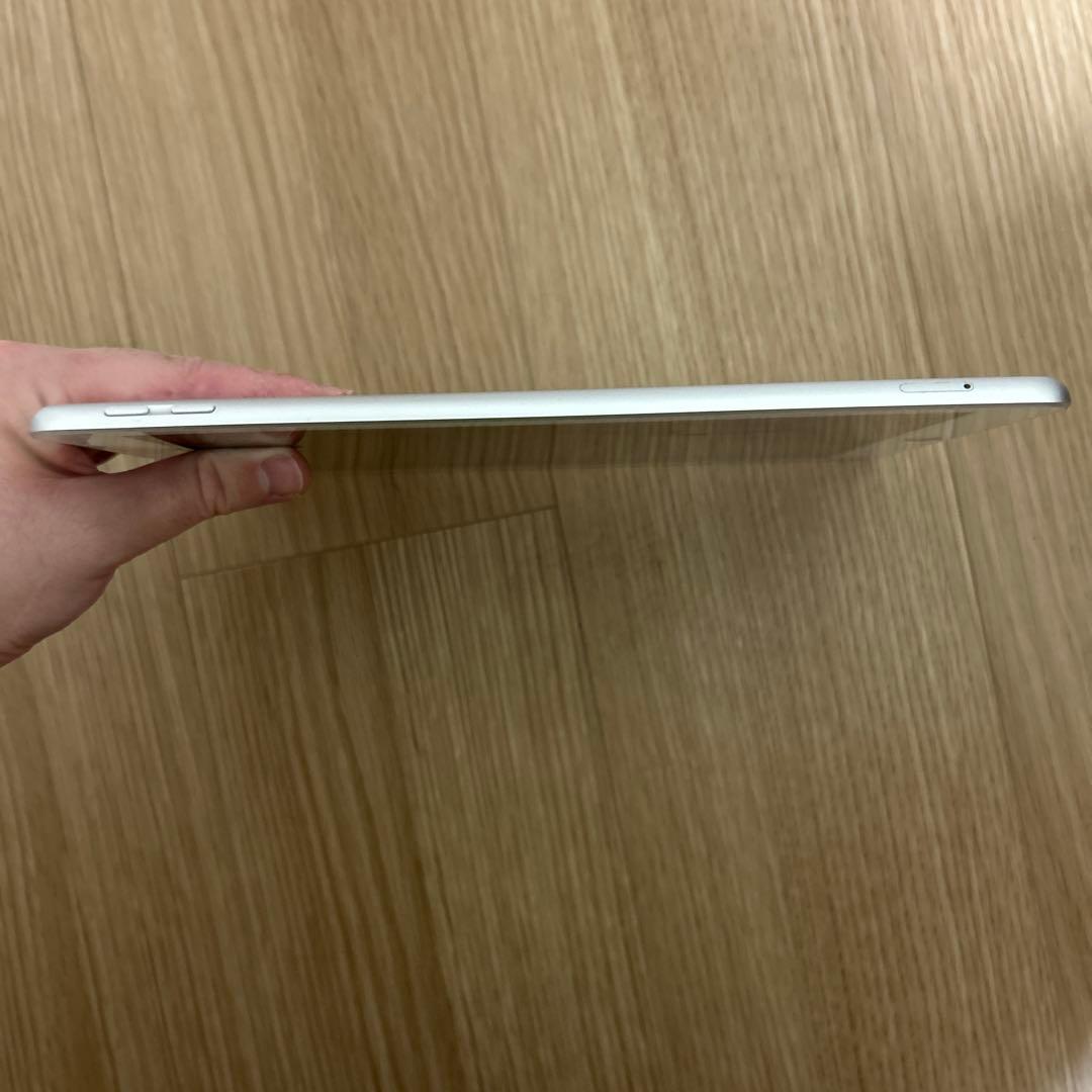 Apple iPad(第5世代)シルバー 箱付き
