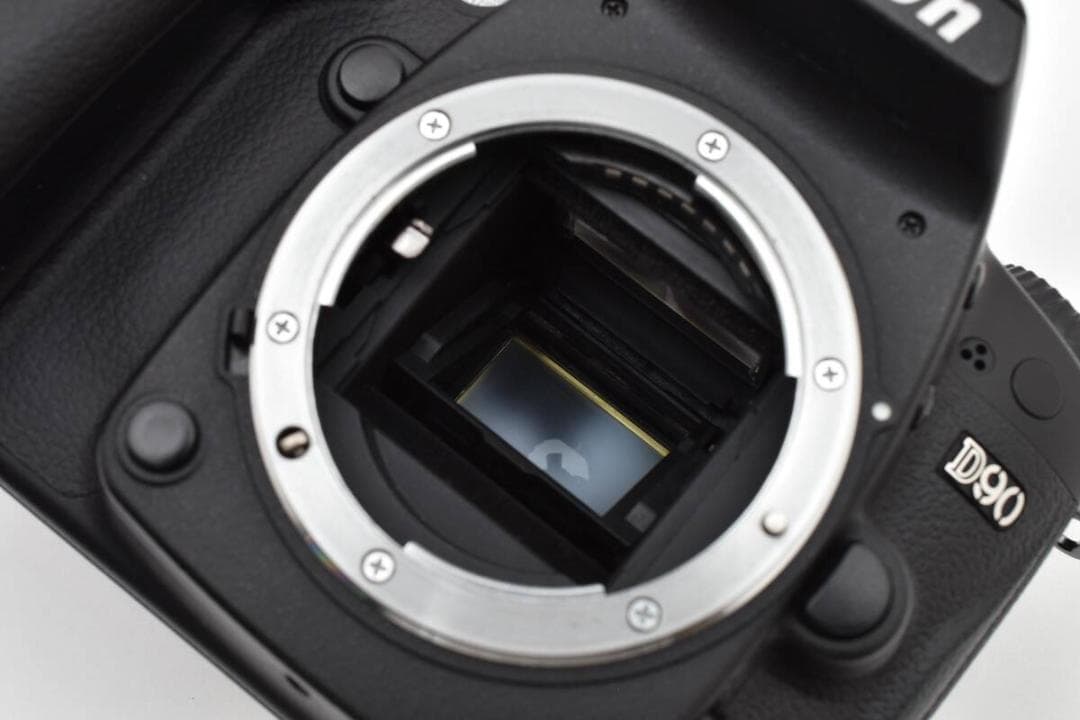 ニコン　Nikon D90 ボディ 《S数12000回 充電器付 動作光学良好》