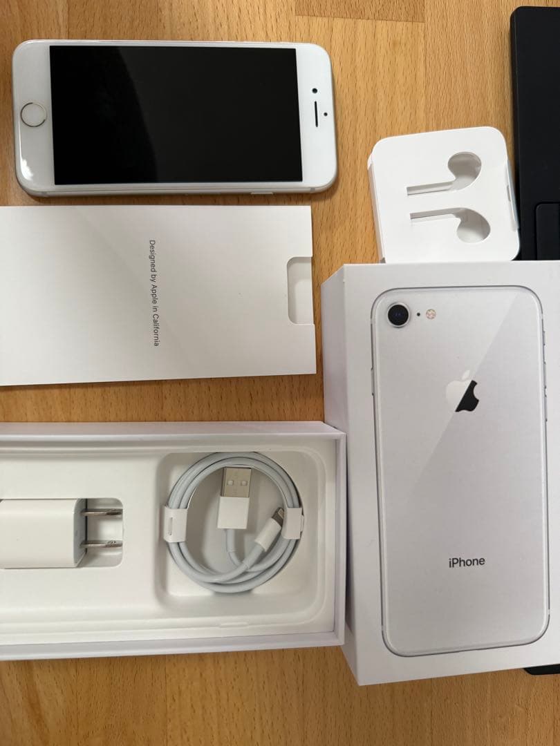 Apple iPhone 8 シルバー 64GB 本体