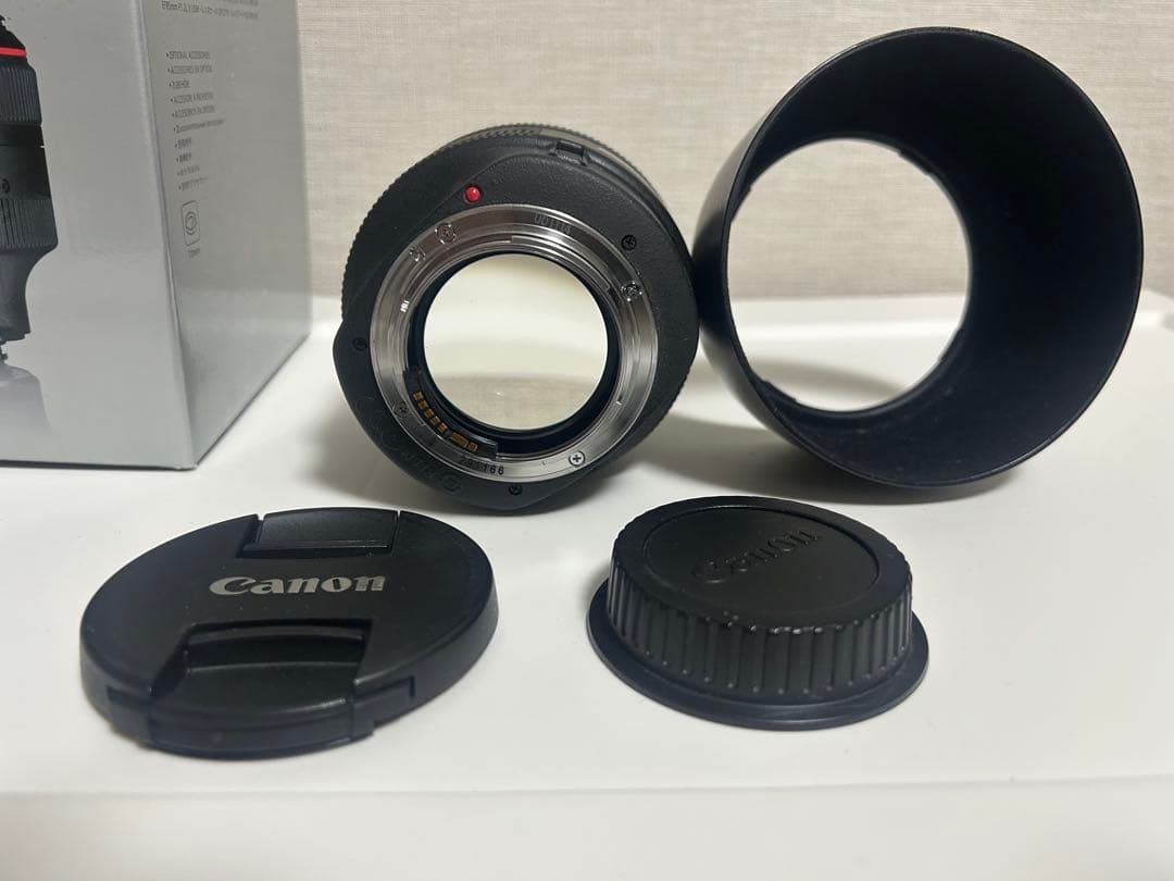 Canon EF 85mm f/1.2 L II USM（フード・元箱付）