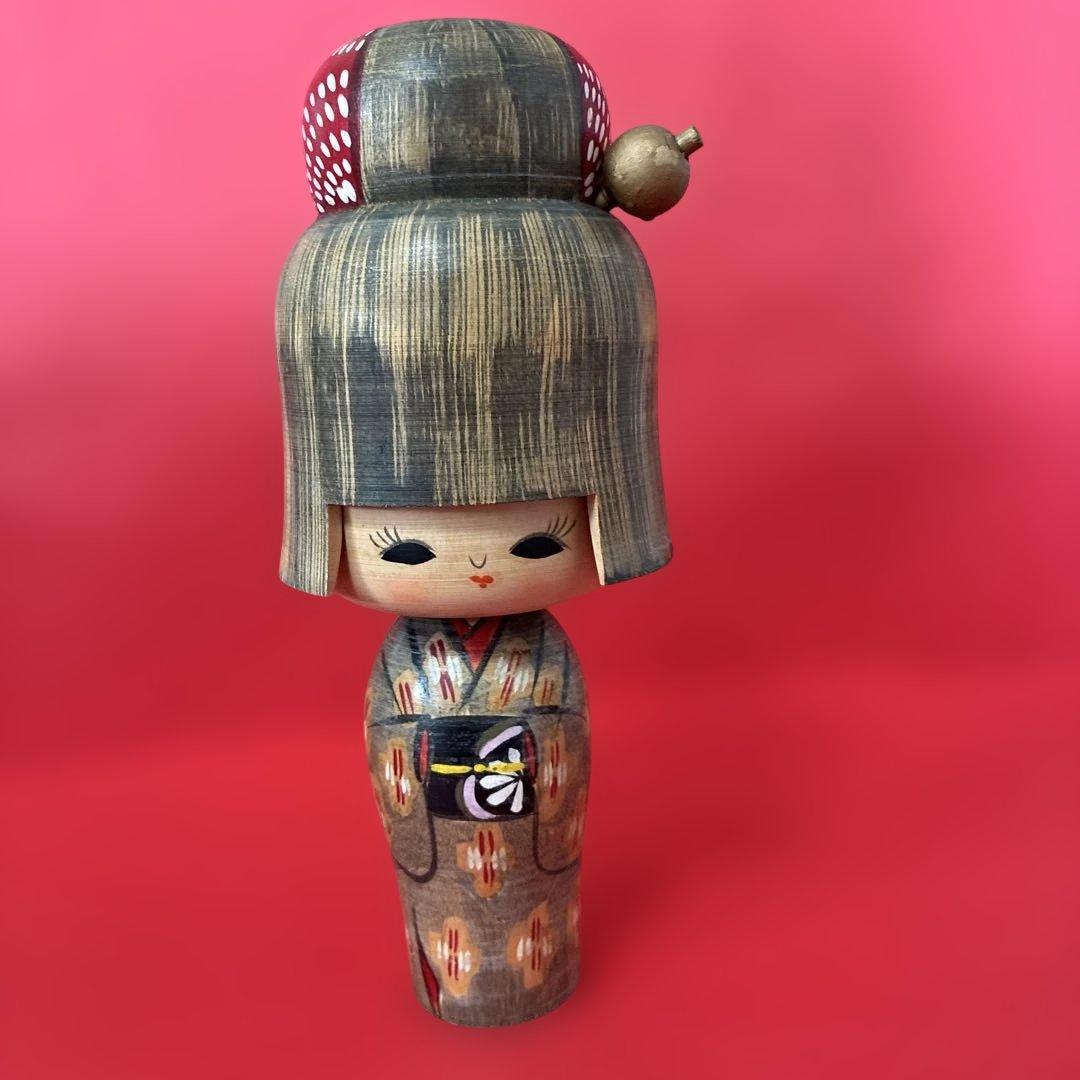 昭和時代物　着物姿が可愛らしい珍しいこけし人形　置物　骨董蚤の市　民芸品　工芸品