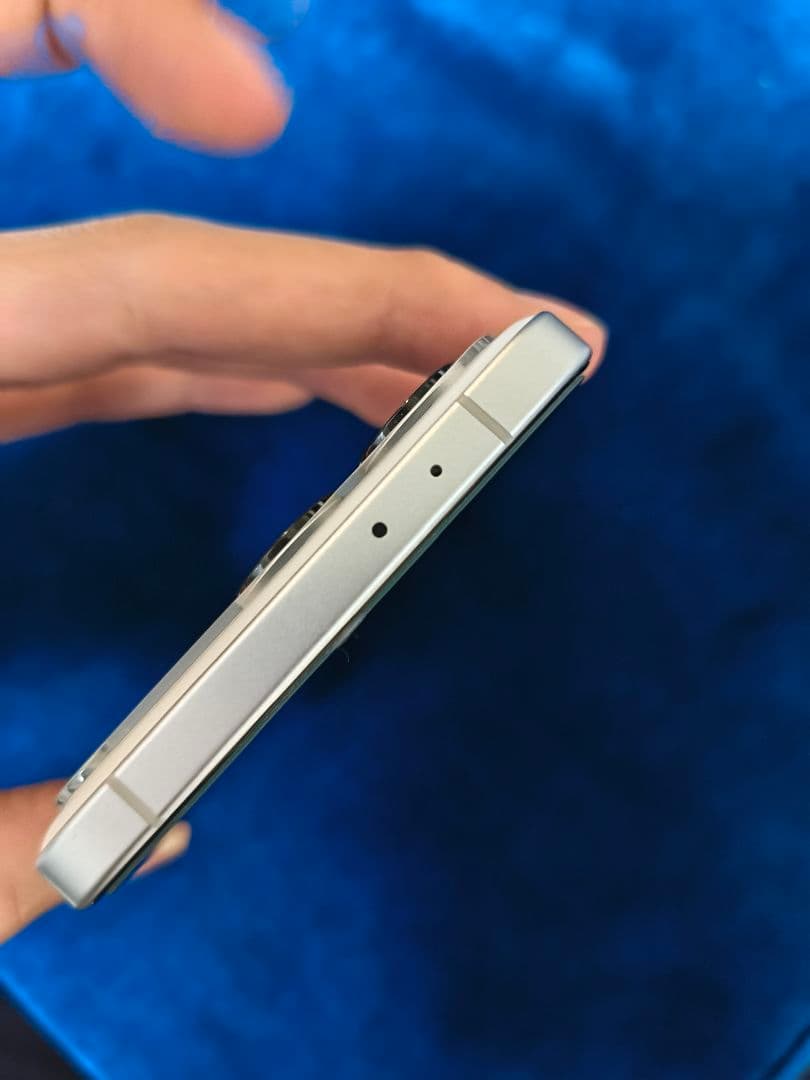 【さらに値下げ〜4/5迄】超美品！ poco f6 pro12GB＋512GB
