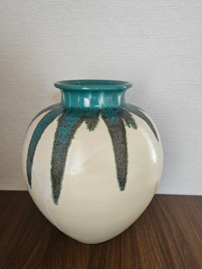 上野焼　工芸品　陶芸　青と白の陶器の壺　飾り壺