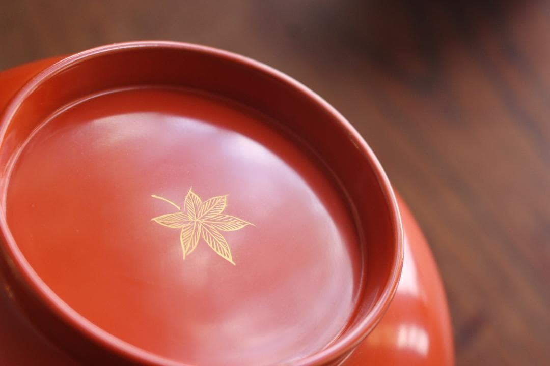 デッドストック！上質朱漆に極上吹き寄せ沈金の映える煮物椀2点（検輪島塗雑煮椀