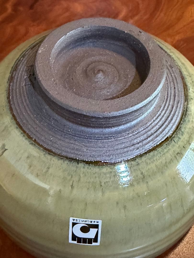 肥後　小代焼き　淡い緑色の陶器製茶碗　茶道