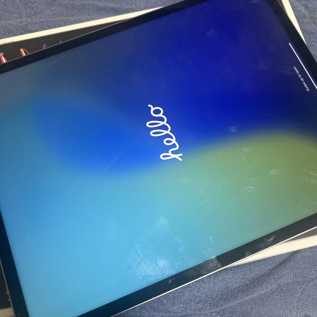 12.9インチ iPad Pro 第6世代 256GB logi カバー