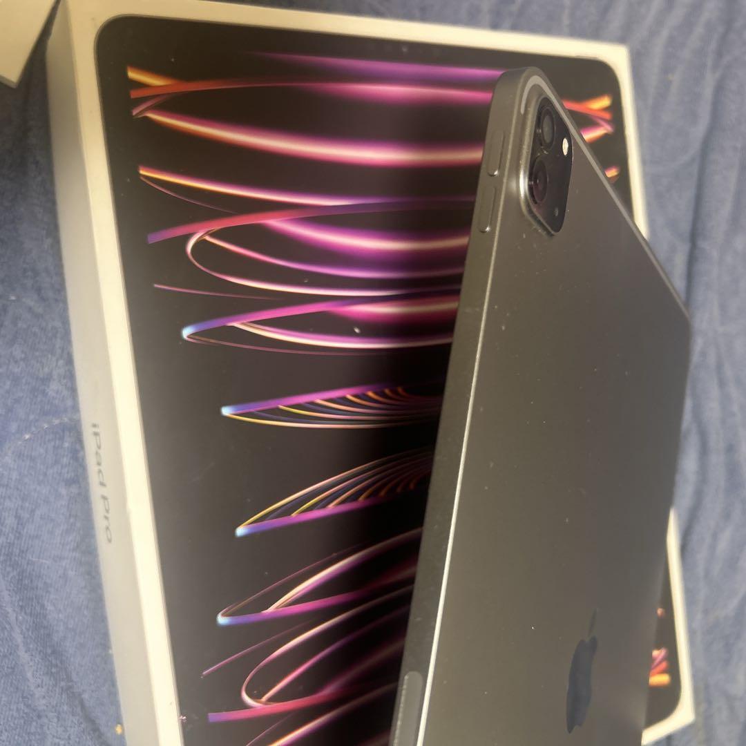 12.9インチ iPad Pro 第6世代 256GB logi カバー