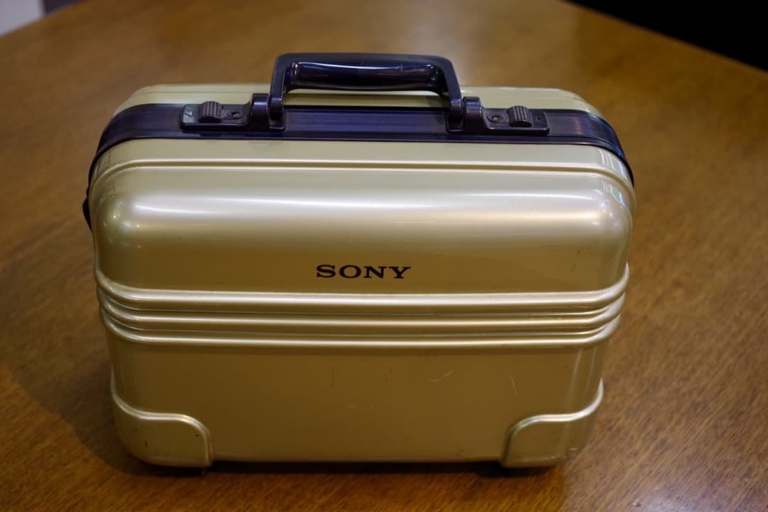 ＜訳あり＞SONY CCD-V30 Video8 ビデオカメラ（2台）