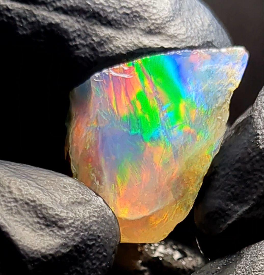 【14ct】エチオピア　オパール　原石　虹　レインボー　コントラルスオパール