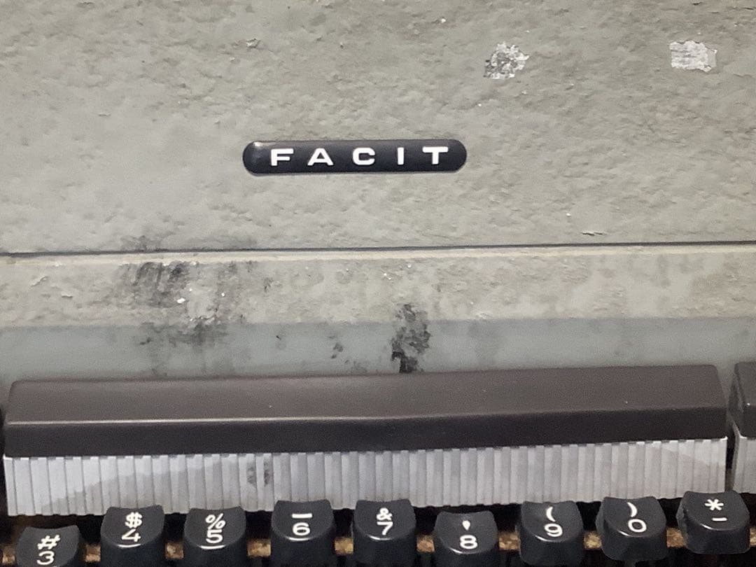 タイプライター　FACIT  スウエーデン　アンテイーク　レトロ