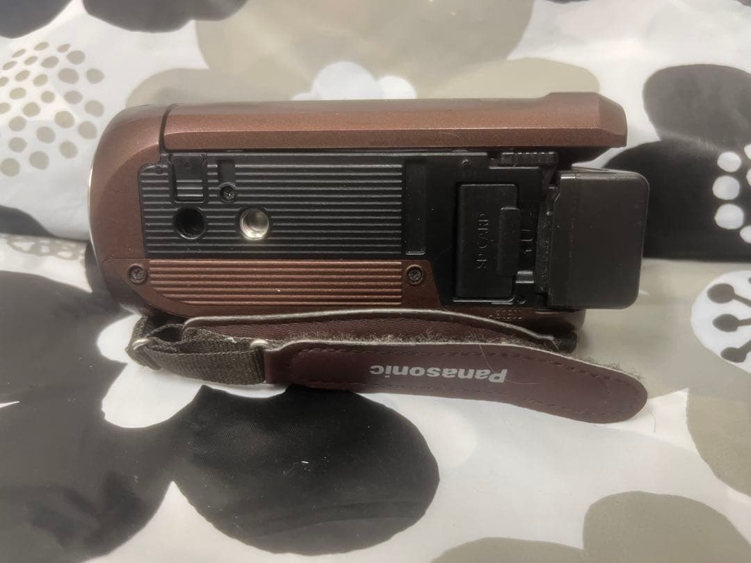 M*a様 Panasonic HC-V130M ビデオカメラ 本体 ブラウン