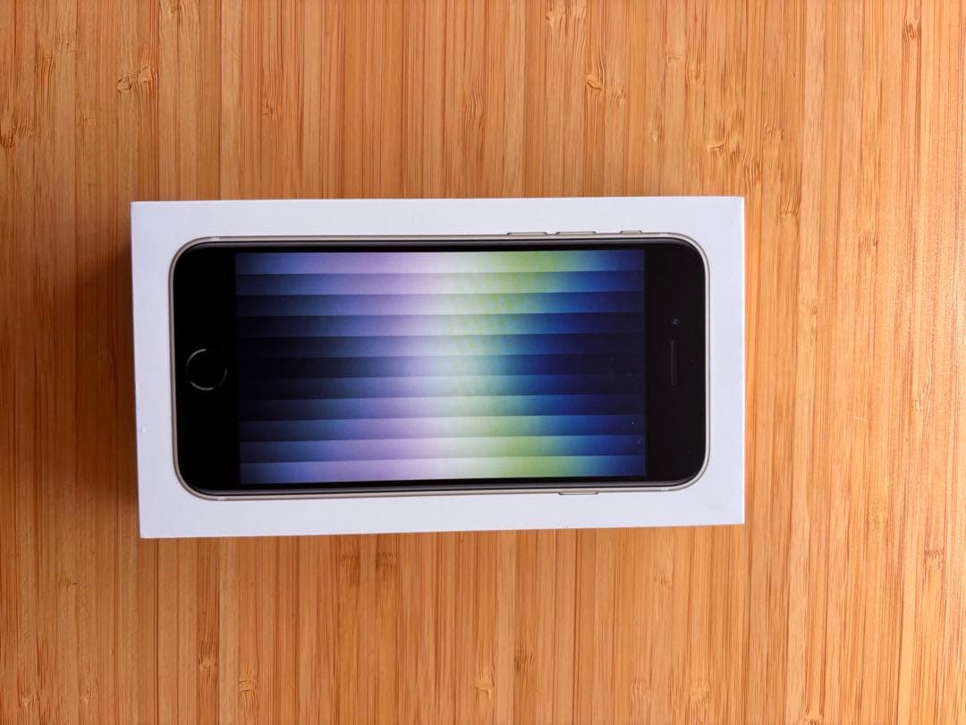 Apple iPhone SE (第3世代)ホワイト 本体
