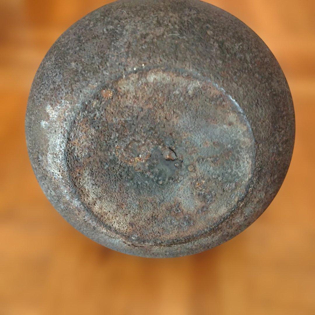 南部鉄器　　　　　　　　鋳鉄製黒鉄瓶 花模様 　(記念品)
