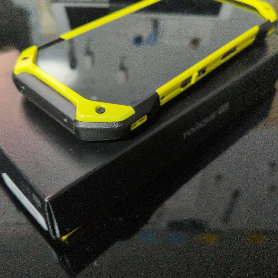TORQUE 5G イエロー au　SIMフリー