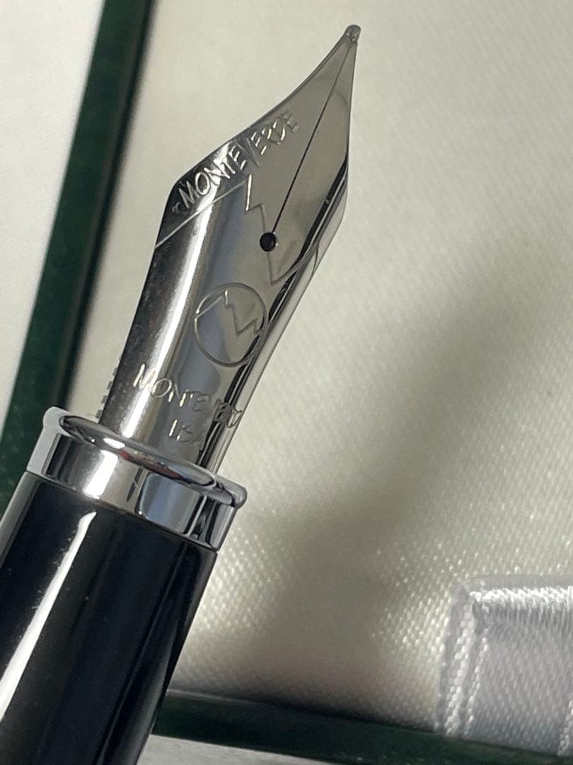 未使用　モンテベルデ(MONTEVERDE) インベンシア　万年筆　タキシード